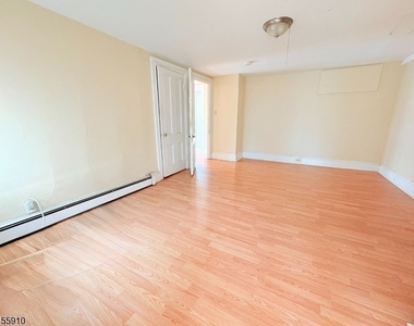 136 Main St - Photo Thumbnail 1