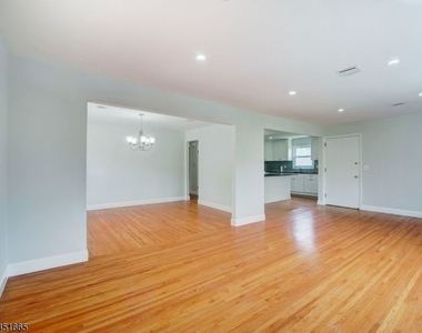237 N 8th St - Photo Thumbnail 14