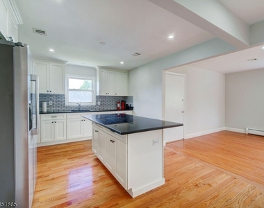 237 N 8th St - Photo Thumbnail 2