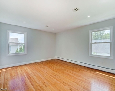 237 N 8th St - Photo Thumbnail 11