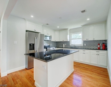 237 N 8th St - Photo Thumbnail 3