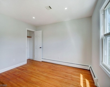 237 N 8th St - Photo Thumbnail 8