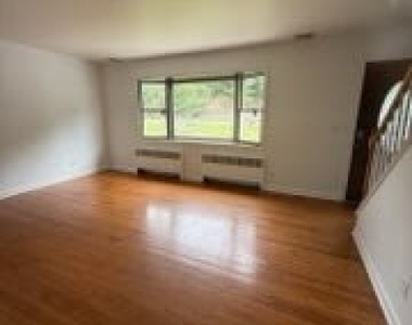 533 Ramapo Valley Rd - Photo Thumbnail 3