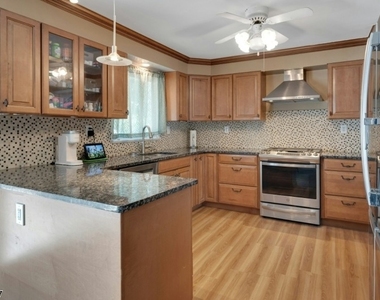 15 Maxine Dr - Photo Thumbnail 9