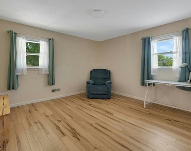 15 Maxine Dr - Photo Thumbnail 12
