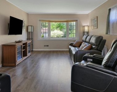 15 Maxine Dr - Photo Thumbnail 4