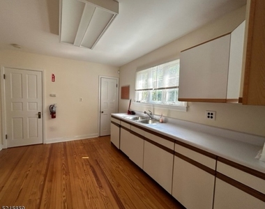 714 Milford Warren Glen Rd - Photo Thumbnail 3