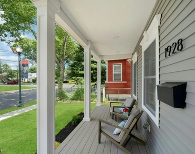 1928 Bartle Ave - Photo Thumbnail 4