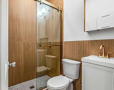 304 East 11th - Photo Thumbnail 5