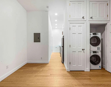 304 East 11th - Photo Thumbnail 3