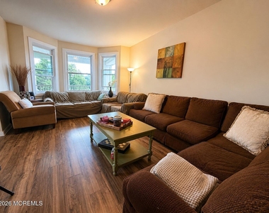 171 Lincoln Avenue - Photo Thumbnail 2