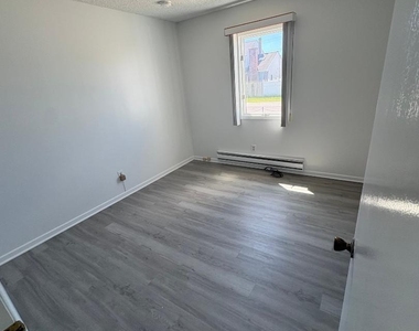 3248 Beachview Drive - Photo Thumbnail 11