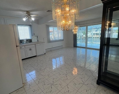 3248 Beachview Drive - Photo Thumbnail 3