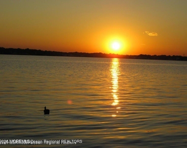 3248 Beachview Drive - Photo Thumbnail 21