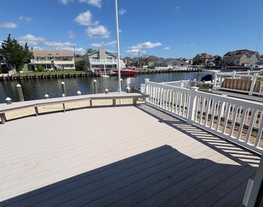 3248 Beachview Drive - Photo Thumbnail 14