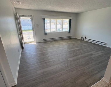 3248 Beachview Drive - Photo Thumbnail 1