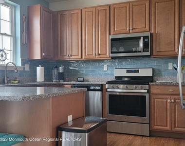 387 Kingfisher Road - Photo Thumbnail 3