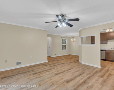 134 Whispering Oaks Way - Photo Thumbnail 2