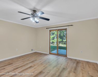 134 Whispering Oaks Way - Photo Thumbnail 5
