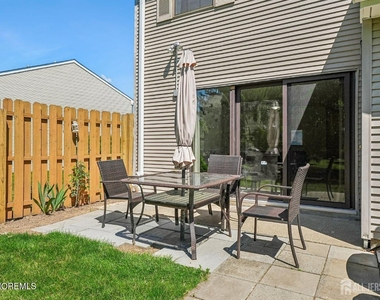 289 Bromley Place - Photo Thumbnail 16