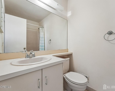 289 Bromley Place - Photo Thumbnail 15