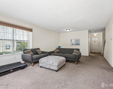 289 Bromley Place - Photo Thumbnail 3