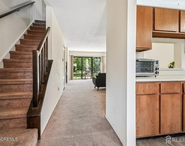 289 Bromley Place - Photo Thumbnail 8