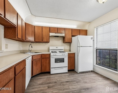 289 Bromley Place - Photo Thumbnail 6
