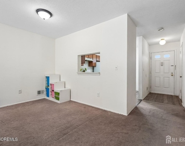 289 Bromley Place - Photo Thumbnail 4