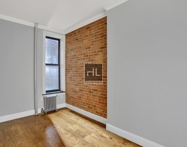 West 52 Street - Photo Thumbnail 1
