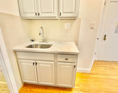 306 East 11th Street - Photo Thumbnail 4