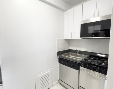 East 35 Street - Photo Thumbnail 3