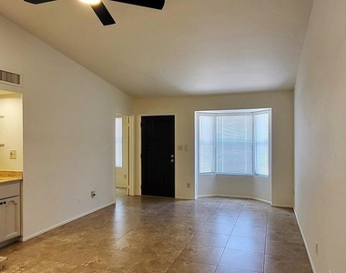 2117 W Missouri Avenue - Photo Thumbnail 2