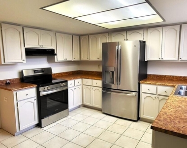2117 W Missouri Avenue - Photo Thumbnail 8