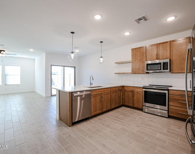 7931 W Frier Drive - Photo Thumbnail 3