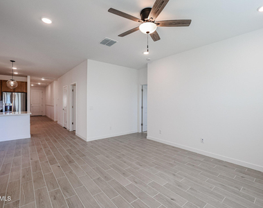 7931 W Frier Drive - Photo Thumbnail 10