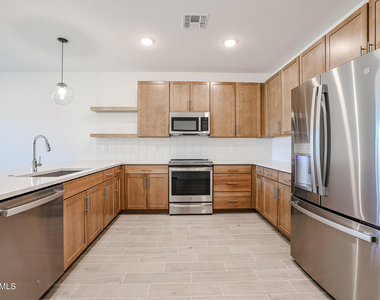 7931 W Frier Drive - Photo Thumbnail 4