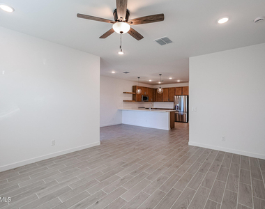 7931 W Frier Drive - Photo Thumbnail 12