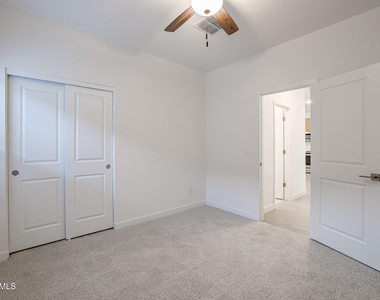 7931 W Frier Drive - Photo Thumbnail 26