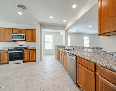 7126 W Bent Tree Drive - Photo Thumbnail 4