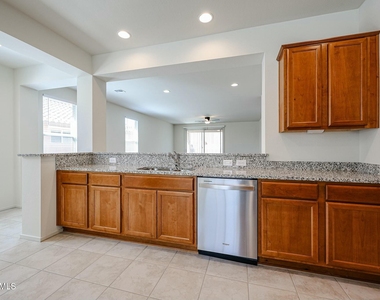 7126 W Bent Tree Drive - Photo Thumbnail 3