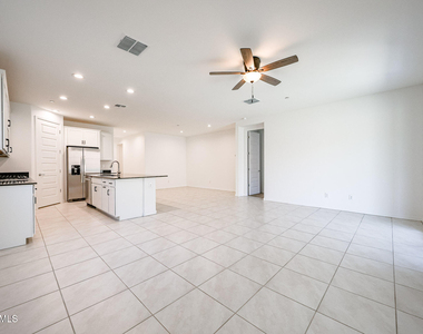 28486 N 134th Avenue - Photo Thumbnail 7