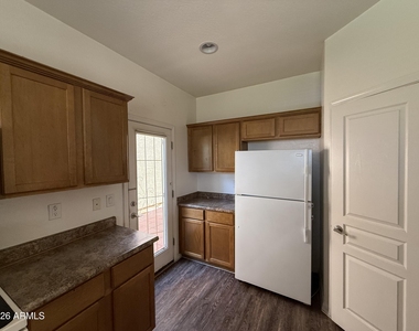 1670 E Elgin Street - Photo Thumbnail 6