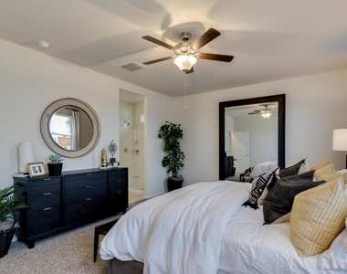 1319 W Raymond Avenue - Photo Thumbnail 23