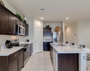 1319 W Raymond Avenue - Photo Thumbnail 7
