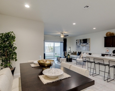 1319 W Raymond Avenue - Photo Thumbnail 4