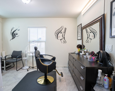 16425 W Latham Street - Photo Thumbnail 10