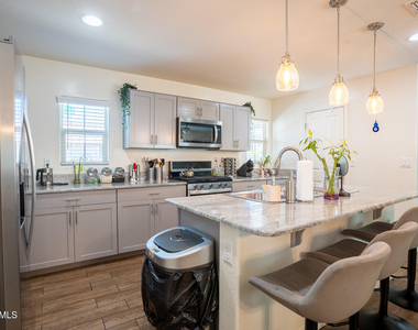 16425 W Latham Street - Photo Thumbnail 9