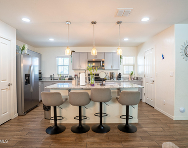 16425 W Latham Street - Photo Thumbnail 5
