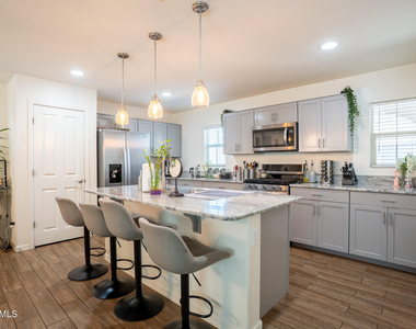 16425 W Latham Street - Photo Thumbnail 3